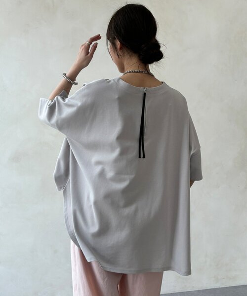 DouDou(ドゥドゥ)の「【WEB限定】ポンチョロゴTEE(Tシャツ/カットソー・レディース・チャコールグレー/オフホワイト/ライトグレー・FREE)」の22枚目の写真