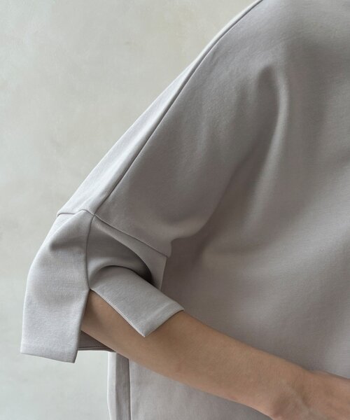 DouDou(ドゥドゥ)の「【WEB限定】ポンチョロゴTEE(Tシャツ/カットソー・レディース・チャコールグレー/オフホワイト/ライトグレー・FREE)」の7枚目の写真