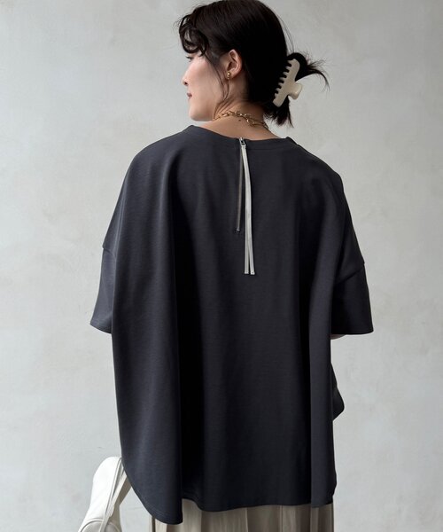 DouDou(ドゥドゥ)の「【WEB限定】ポンチョロゴTEE(Tシャツ/カットソー・レディース・チャコールグレー/オフホワイト/ライトグレー・FREE)」の18枚目の写真