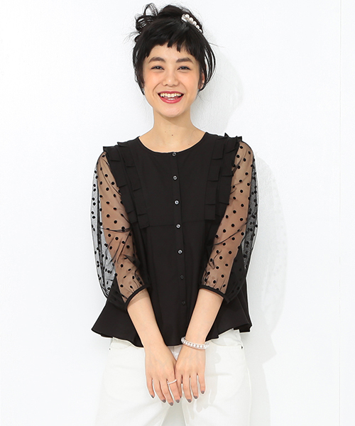 CAROLINA GLASER(カロリナ グレイサー)の「CAROLINA GLASER / フリルブラウス(シャツ/ブラウス・レディース・ブラック/クリーム・ONE SIZE)」の13枚目の写真