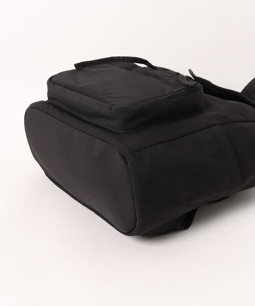 cache cache(カシュ カシュ)の「カシュカシュ cachecache / USBポート付フラップリュック(バックパック/リュック・レディース・ブラック/グレー・FREE)」の4枚目の写真