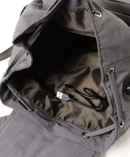 cache cache(カシュ カシュ)の「カシュカシュ cachecache / USBポート付フラップリュック(バックパック/リュック・レディース・ブラック/グレー・FREE)」の6枚目の写真
