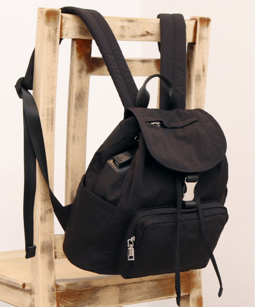 cache cache(カシュ カシュ)の「カシュカシュ cachecache / USBポート付フラップリュック(バックパック/リュック・レディース・ブラック/グレー・FREE)」の13枚目の写真