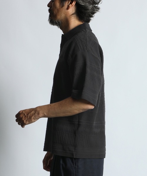 The DUFFER of ST.GEORGE(ザダファーオブセントジョージ)の「ORIGINAL JQ POLO SHIRT:バティック柄 ジャガードポロ / コットンポロ / 幾何学模様 / レトロストリート(ポロシャツ・メンズ・スミクロ・X-LARGE/LARGE/MEDIUM)」の7枚目の写真