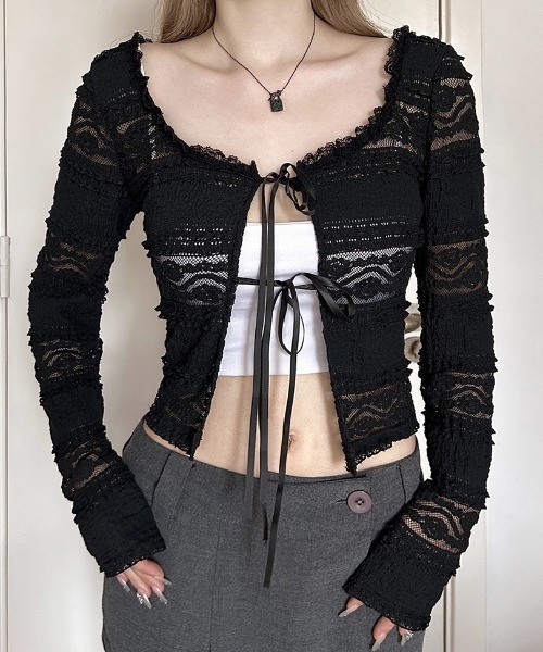 AVYL(アヴィル)の「フロントダブルリボン レースボレロカーディガン(カーディガン/ボレロ・レディース・ブラック/ホワイト・M)」の2枚目の写真