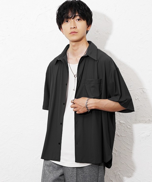 MinoriTY(マイノリティ)の「【MinoriTY】スーパーストレッチとろみシャツ メンズ 夏服 ユニセックス 半袖(シャツ/ブラウス・メンズ・ホワイト/チャコールグレー/ブラック・M/L/S)」の1枚目の写真