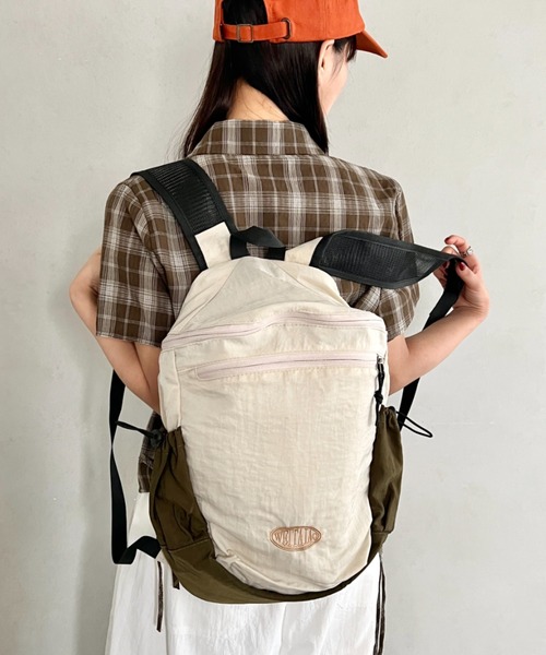wears(ウェアーズ)の「軽量アウトドアライクバックパック(バックパック/リュック・レディース・ホワイト/ブルー/イエロー/ピンク/パープル・FREE)」の9枚目の写真