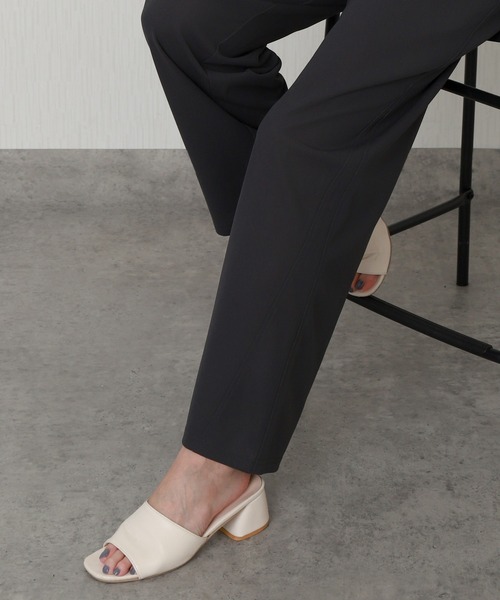 libelle more（リベル モア）の「カットジョーゼットツータックバレルレッグカーブパンツ（その他パンツ・レディース・チャコール/モカ/ブラック・M）」の10枚目の写真