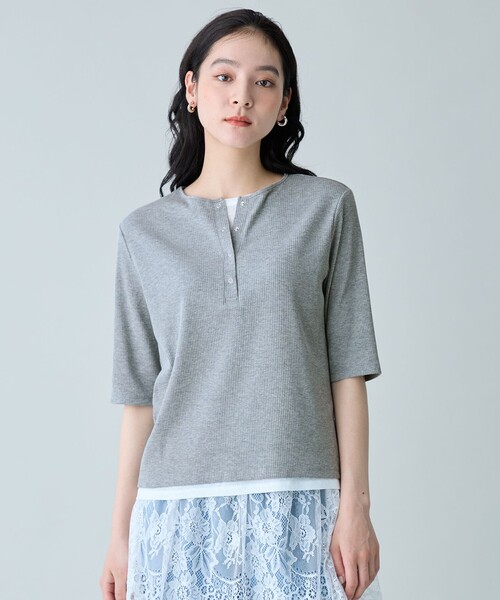 ANY(エニィ)の「フェイクレイヤード半袖プルオーバー(Tシャツ/カットソー・レディース・ライトグレー系/ブルー系/ダークブラウン系/レッド系・F)」の1枚目の写真