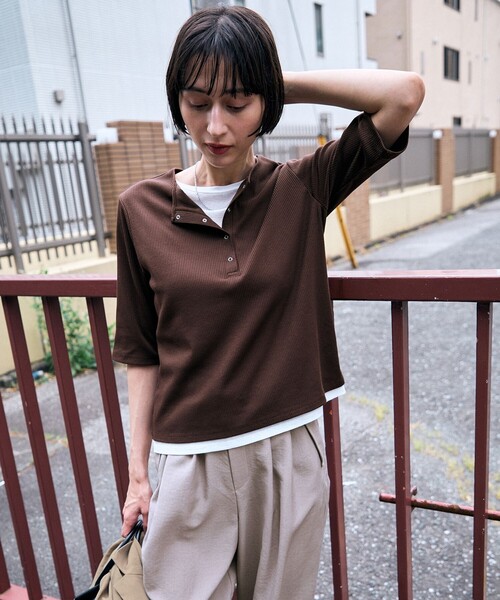ANY(エニィ)の「フェイクレイヤード半袖プルオーバー(Tシャツ/カットソー・レディース・ライトグレー系/ブルー系/ダークブラウン系/レッド系・F)」の6枚目の写真