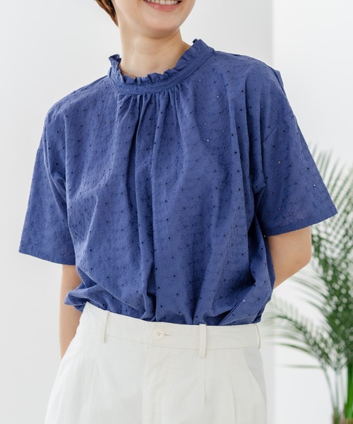 fort point(フォーポイント)の「【C-FORTPOINT/フォートポイント】【涼やかな綿素材】総柄刺繍ブラウス コットン100% シャツ プルオーバー 涼しい 体型カバー ナチュラル(シャツ/ブラウス・レディース・ダークブルー/ブラック/オフホワイト/カーキ・FREE)」の4枚目の写真