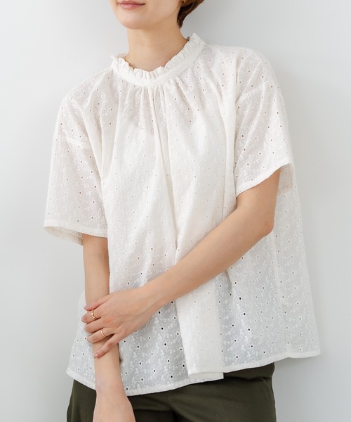 fort point(フォーポイント)の「【C-FORTPOINT/フォートポイント】【涼やかな綿素材】総柄刺繍ブラウス コットン100% シャツ プルオーバー 涼しい 体型カバー ナチュラル(シャツ/ブラウス・レディース・ダークブルー/ブラック/オフホワイト/カーキ・FREE)」の2枚目の写真