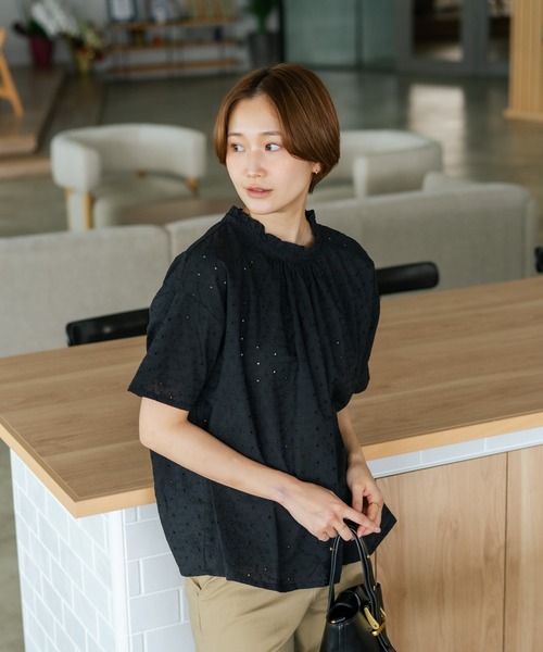 fort point(フォーポイント)の「【C-FORTPOINT/フォートポイント】【涼やかな綿素材】総柄刺繍ブラウス コットン100% シャツ プルオーバー 涼しい 体型カバー ナチュラル(シャツ/ブラウス・レディース・ダークブルー/ブラック/オフホワイト/カーキ・FREE)」の5枚目の写真
