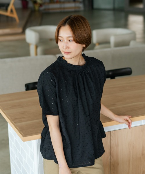 fort point(フォーポイント)の「【C-FORTPOINT/フォートポイント】【涼やかな綿素材】総柄刺繍ブラウス コットン100% シャツ プルオーバー 涼しい 体型カバー ナチュラル(シャツ/ブラウス・レディース・ダークブルー/ブラック/オフホワイト/カーキ・FREE)」の6枚目の写真