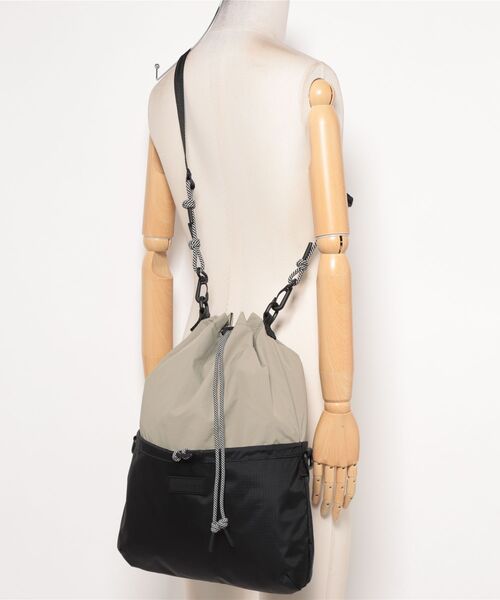 HUNTER(ハンター)の「《HUNTER》TRAVEL MULTI FUNCTION SACOCHE(ボディバッグ/ウエストポーチ・メンズ・ブラック系その他/ブラック×グレー・フリー)」の12枚目の写真