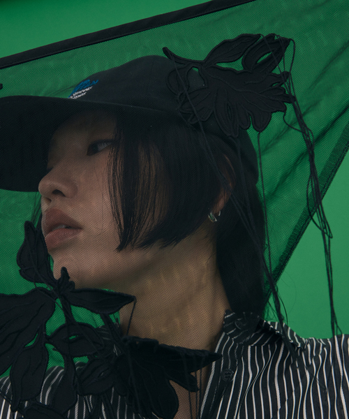 CITYSHOP(シティーショップ)の「MARGE FRAYED EMBROIDERY SCARF 1012-0108-035:スカーフ(バンダナ/スカーフ・レディース・ブラック・FREE)」の9枚目の写真