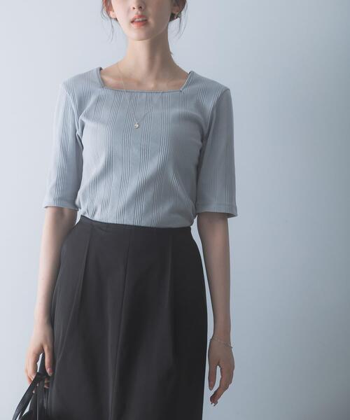 URBAN RESEARCH ROSSO WOMEN(アーバンリサーチ ロッソ)の「汗染み防止スクエアネックプルオーバー(Tシャツ/カットソー・レディース・ブラック/オフホワイト/ブルー系その他・FREE)」の1枚目の写真