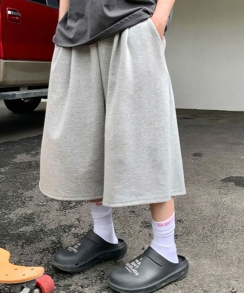 SHERU(シェル)の「超ワイドシルエット スウェットハーフパンツ バギー(スウェットパンツ・レディース・ダークグレー/ライトグレー/ブラック・M)」の6枚目の写真