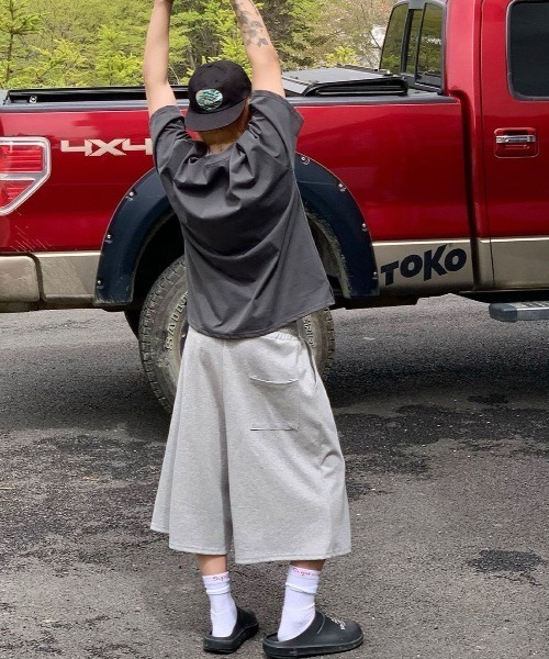 SHERU(シェル)の「超ワイドシルエット スウェットハーフパンツ バギー(スウェットパンツ・レディース・ダークグレー/ライトグレー/ブラック・M)」の7枚目の写真