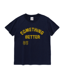サムシングベター 85 グラフィックウーマン 半袖Tシャツ (ネイビー)