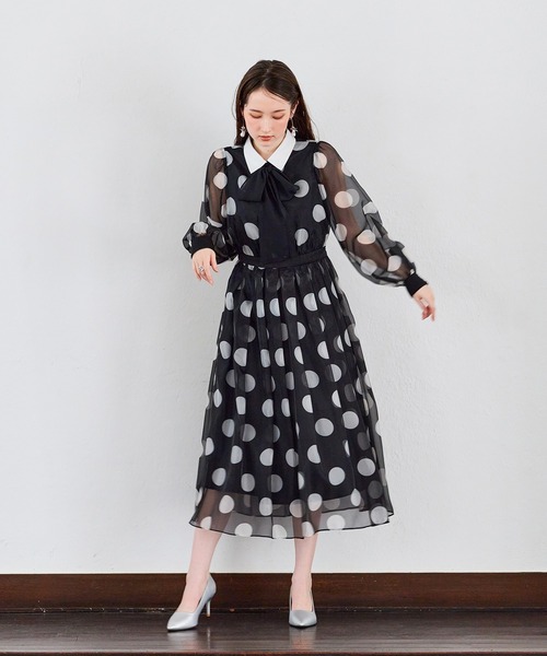 Audie a Muses（オーディアミューズ）の「クラシカルドットプリントワンピース（ワンピース・レディース・ブラック・38/40/42）」の2枚目の写真
