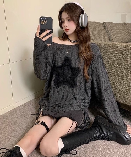 Teem Store(チームストア)の「星ワッペンダメージ加工ロンT(Tシャツ/カットソー・レディース・グレー・S/M)」の3枚目の写真