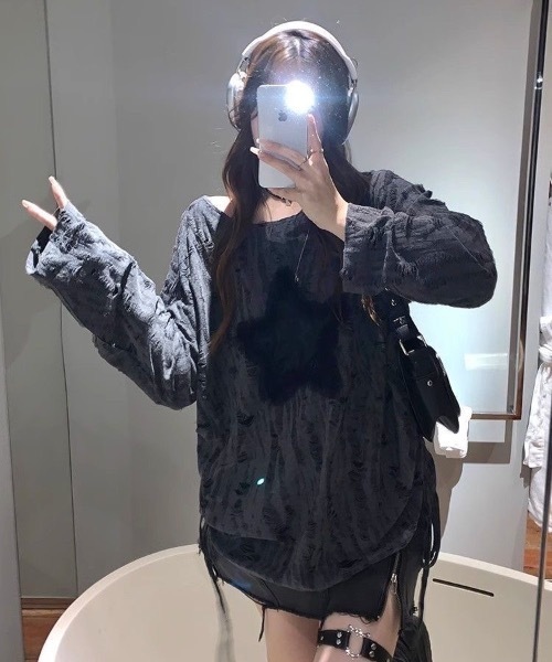 Teem Store(チームストア)の「星ワッペンダメージ加工ロンT(Tシャツ/カットソー・レディース・グレー・S/M)」の11枚目の写真