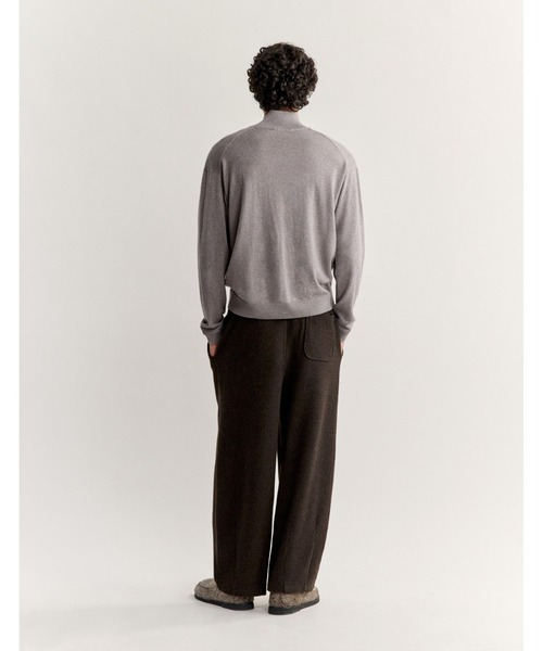 Maison Kitsune(メゾンキツネ)の「PROFILE FOX COMFORT MOCK NECK JUMPER(ニット/セーター・メンズ・モカ・XL/L/M/S)」の6枚目の写真
