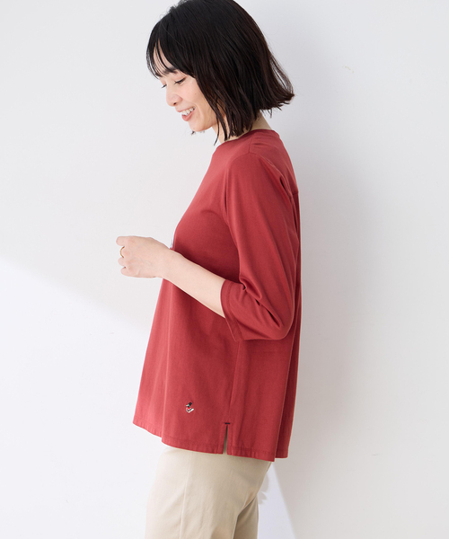 DECOY SINCE 1981(デコイシンスイチキュウハチイチ)の「【chiyoさんコラボ】ロンドンマーチロゴプリント7分袖Tシャツ【オーガニックコットンブレンド】(Tシャツ/カットソー・レディース・ネイビー/レッド・M/L/LL)」の4枚目の写真