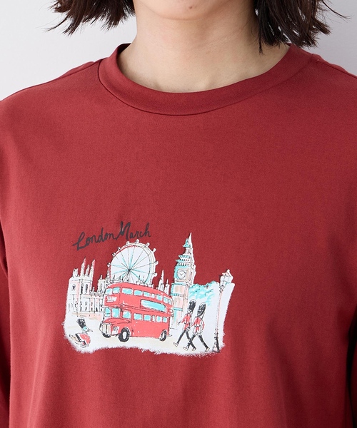 DECOY SINCE 1981(デコイシンスイチキュウハチイチ)の「【chiyoさんコラボ】ロンドンマーチロゴプリント7分袖Tシャツ【オーガニックコットンブレンド】(Tシャツ/カットソー・レディース・ネイビー/レッド・M/L/LL)」の12枚目の写真