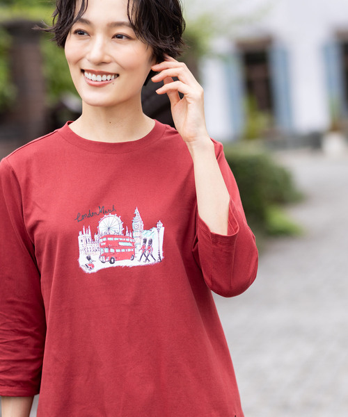 DECOY SINCE 1981(デコイシンスイチキュウハチイチ)の「【chiyoさんコラボ】ロンドンマーチロゴプリント7分袖Tシャツ【オーガニックコットンブレンド】(Tシャツ/カットソー・レディース・ネイビー/レッド・M/L/LL)」の17枚目の写真