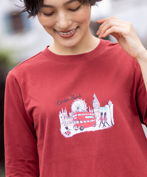 DECOY SINCE 1981(デコイシンスイチキュウハチイチ)の「【chiyoさんコラボ】ロンドンマーチロゴプリント7分袖Tシャツ【オーガニックコットンブレンド】(Tシャツ/カットソー・レディース・ネイビー/レッド・M/L/LL)」の18枚目の写真