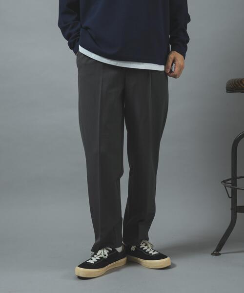ITEMS URBANRESEARCH(アイテムズ アーバンリサーチ)の「『Sサイズあり/イージーケア/UVカット/セットアップ対応』EVERY DAY TRテーパードスラックス(その他パンツ・メンズ・ダークグレー/ブラック/ベージュ系その他/ネイビー・SMALL/MEDIUM/LARGE)」の1枚目の写真
