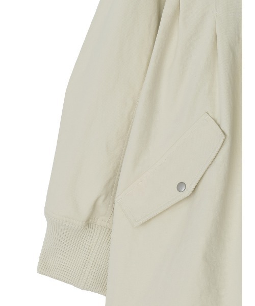 Ameri（アメリ）の「TUCK HULARE TRENCH BLOUSON（ブルゾン・レディース・アイボリー/ベージュ・FREE）」の4枚目の写真