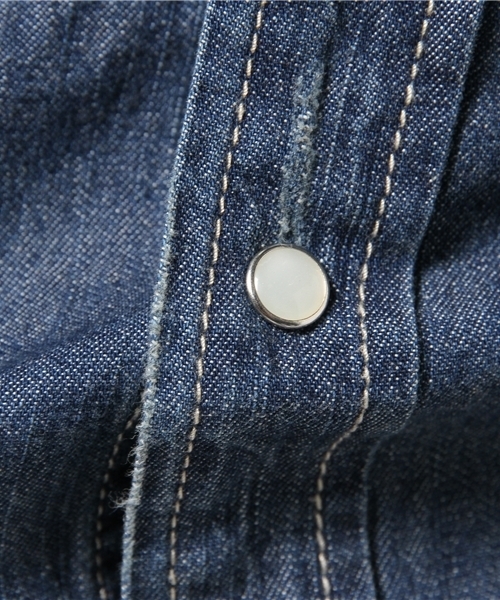 VENCEEXCHANGE(ヴァンスエクスチェンジ)の「リペアーデニムシャツ(シャツ/ブラウス・メンズ・ライトブルー/ブルー・LARGE/MEDIUM)」の8枚目の写真