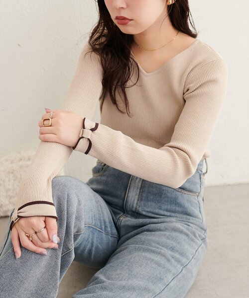 natural couture(ナチュラルクチュール)の「〈osono〉袖口リボン2WAYニット(ニット/セーター・レディース・ピンク/サックスブルー/オフホワイト/ブラック/ブラウン/ベージュ/チャコールグレー・FREE)」の5枚目の写真