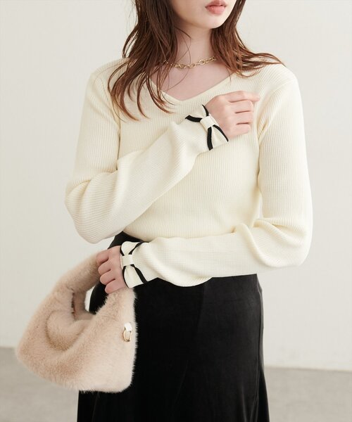 natural couture(ナチュラルクチュール)の「〈osono〉袖口リボン2WAYニット(ニット/セーター・レディース・ピンク/サックスブルー/オフホワイト/ブラック/ブラウン/ベージュ/チャコールグレー・FREE)」の19枚目の写真