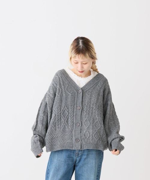 HEART MARKET(ハートマーケット)の「ケーブルニットBIGカーディガン(カーディガン/ボレロ・レディース・ブラック/ベージュ/チャコール/ナチュラル/グレー/マスタード/ダークグリーン/オレンジ・MEDIUM/LARGE)」の3枚目の写真