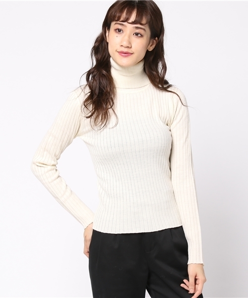 PUNYUS（プニュズ）の「リブタートルニット（ニット/セーター・レディース・ワイン/ブラック/オフホワイト/ネイビー・2/3/4/1）」の2枚目の写真