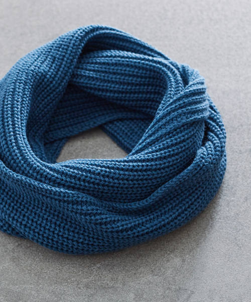 STUDIOUS（ステュディオス）の「【ZOZO限定】 STUDIOUS ローゲージウォームニットスヌード（ストール/ショール・メンズ・ブルー/ブラック/ワイン/キャメル/ダークグレー・FREE）」の3枚目の写真