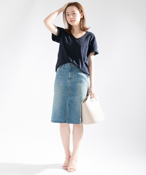 Champion(チャンピオン)の「 UR Champion×UR 別注VネックTシャツ(Tシャツ/カットソー・レディース・ネイビー/イエロー/カーキ/ホワイト/ライトグレー・FREE)」の22枚目の写真