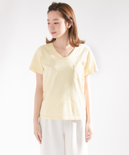Champion(チャンピオン)の「 UR Champion×UR 別注VネックTシャツ(Tシャツ/カットソー・レディース・ネイビー/イエロー/カーキ/ホワイト/ライトグレー・FREE)」の14枚目の写真