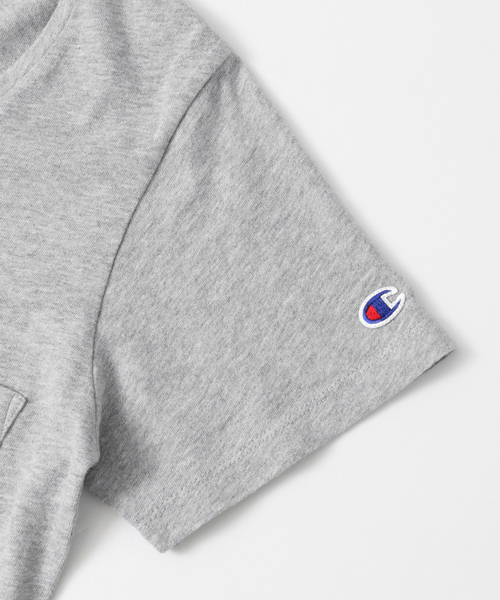 Champion(チャンピオン)の「 UR Champion×UR 別注VネックTシャツ(Tシャツ/カットソー・レディース・ネイビー/イエロー/カーキ/ホワイト/ライトグレー・FREE)」の7枚目の写真