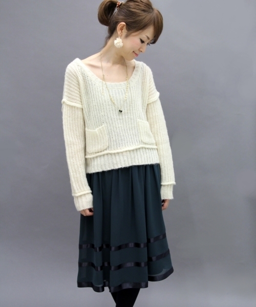 NANO universe（ナノユニバース）の「ショート丈モヘアニットプルオーバー（ニット/セーター・レディース・オフホワイト/チャコールグレー/レッド・FREE）」の2枚目の写真