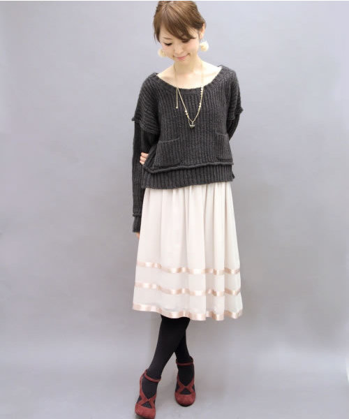 NANO universe（ナノユニバース）の「ショート丈モヘアニットプルオーバー（ニット/セーター・レディース・オフホワイト/チャコールグレー/レッド・FREE）」の3枚目の写真