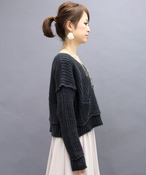 NANO universe（ナノユニバース）の「ショート丈モヘアニットプルオーバー（ニット/セーター・レディース・オフホワイト/チャコールグレー/レッド・FREE）」の4枚目の写真