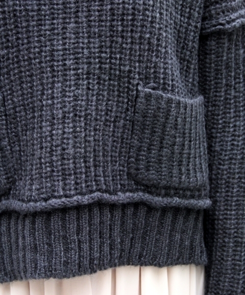 NANO universe（ナノユニバース）の「ショート丈モヘアニットプルオーバー（ニット/セーター・レディース・オフホワイト/チャコールグレー/レッド・FREE）」の7枚目の写真