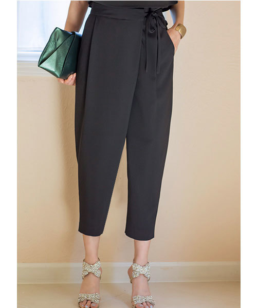 STYLE DELI(スタイルデリ)の「【STYLE DELI DRESS】クロップドラップパンツ(その他パンツ・レディース・ブルー/ブラック・MEDIUM/SMALL)」の1枚目の写真