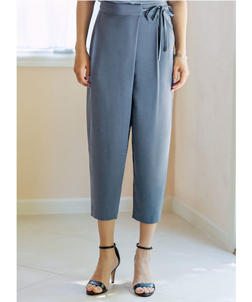 STYLE DELI(スタイルデリ)の「【STYLE DELI DRESS】クロップドラップパンツ(その他パンツ・レディース・ブルー/ブラック・MEDIUM/SMALL)」の22枚目の写真