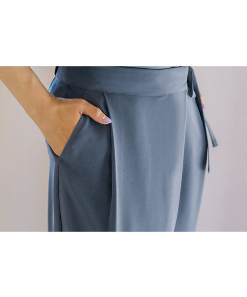 STYLE DELI(スタイルデリ)の「【STYLE DELI DRESS】クロップドラップパンツ(その他パンツ・レディース・ブルー/ブラック・MEDIUM/SMALL)」の18枚目の写真